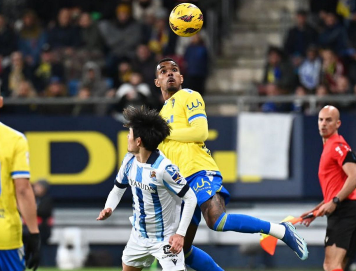 ayx sports-今晚西甲传出新动向，费耶诺德调整名单，管理层表态：悬念犹存，球探报告显示潜力的简单介绍